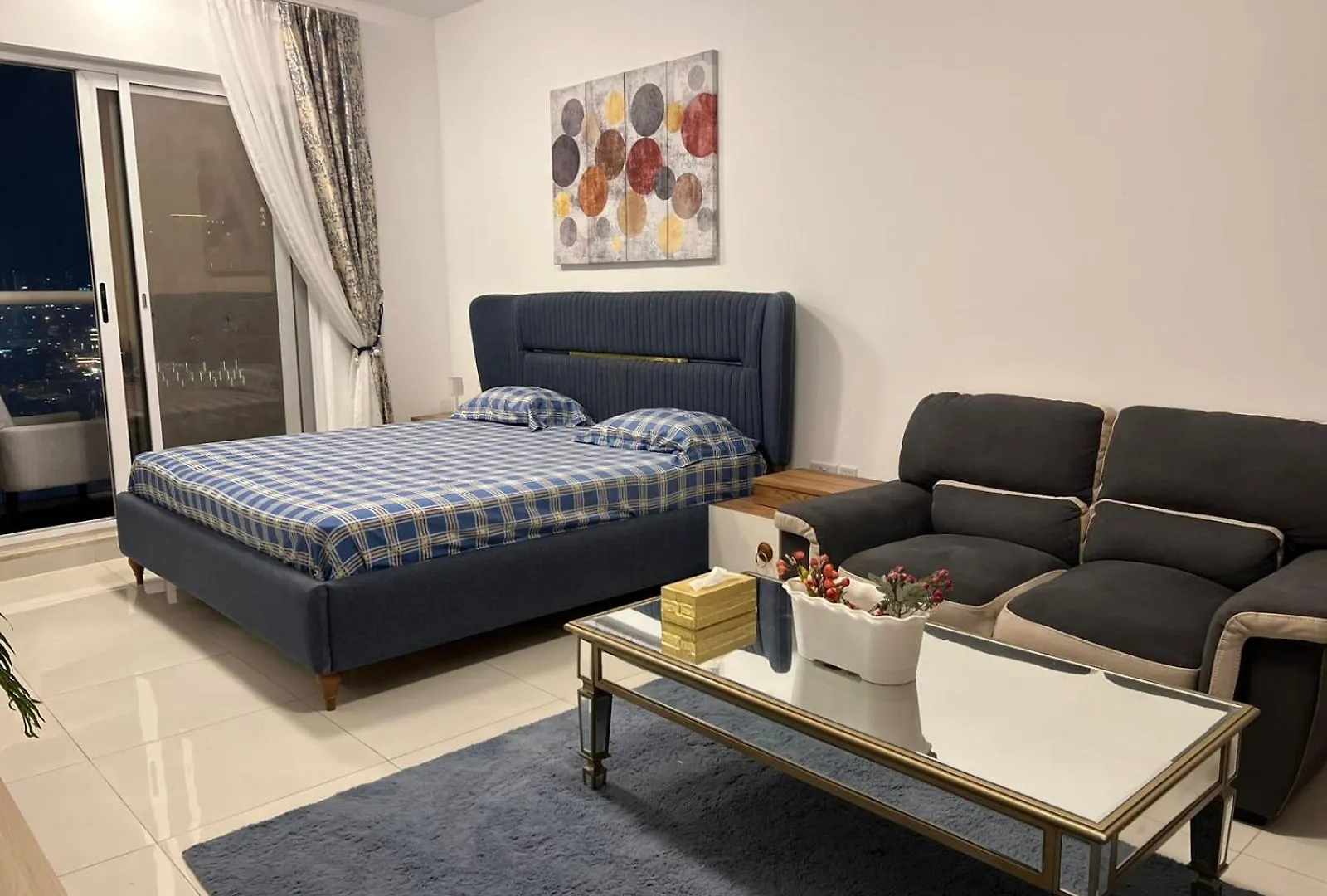 Homestay Luxury Room In Front Of Hotel Five Dubai