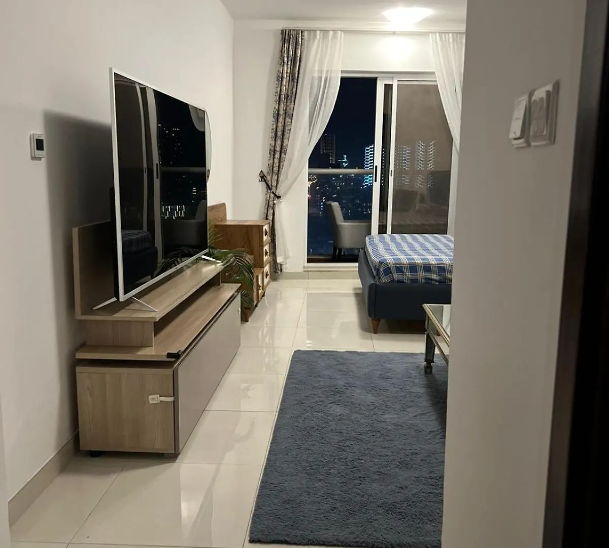 Luxury Room In Front Of Hotel Five Dubai